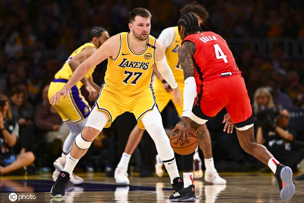 美国足球甲组联赛_东契奇39+8+7老詹14+8 湖人胜火箭锁定西部第三