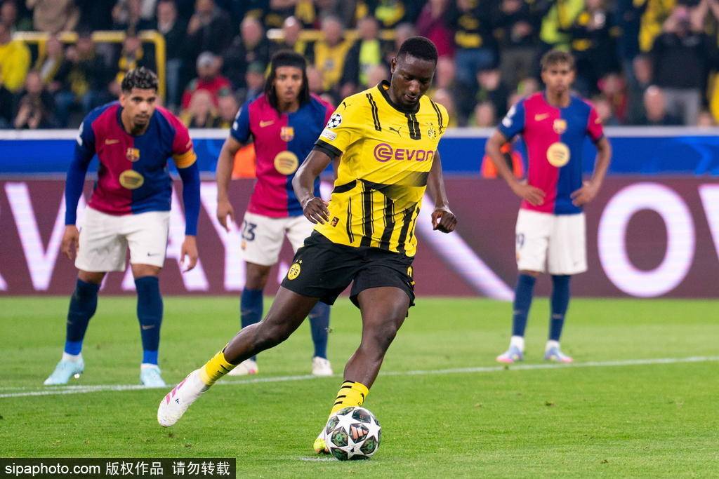 皇冠信用网登1_欧冠-吉拉西帽子戏法难救主 巴萨总分5-3多特晋级4强