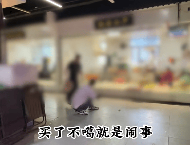 皇冠信用网正版_男子买鱼拒杀遭暴力殴打皇冠信用网正版，摊主叫嚣“不杀是闹事”“打死你”，警方回应