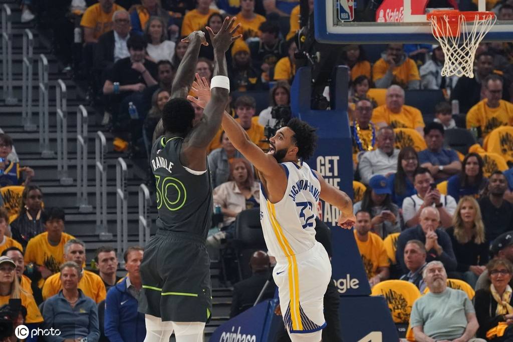 皇冠登1登2登3申请_爱德华兹36分巴特勒33+7+7 勇士再负森林狼总分1-2