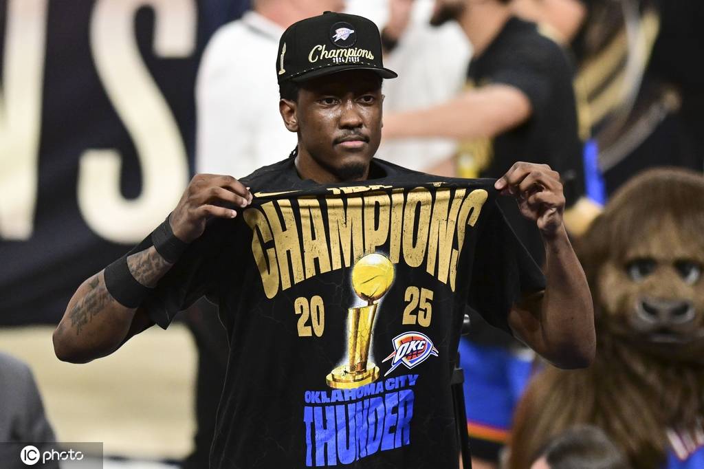 英格兰足球超级联赛_杰威5年2.87亿提前续约雷霆 三少薪资合计超8亿