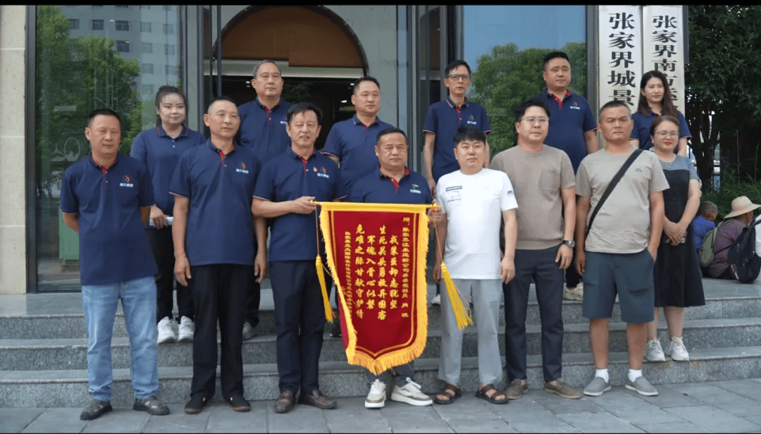 法国足球甲级联赛_张家界司机高速上突发疾病法国足球甲级联赛，晕倒前尽全力熄火刹车救下整车韩国游客，自己不幸离世，年仅41岁，他是退役军人