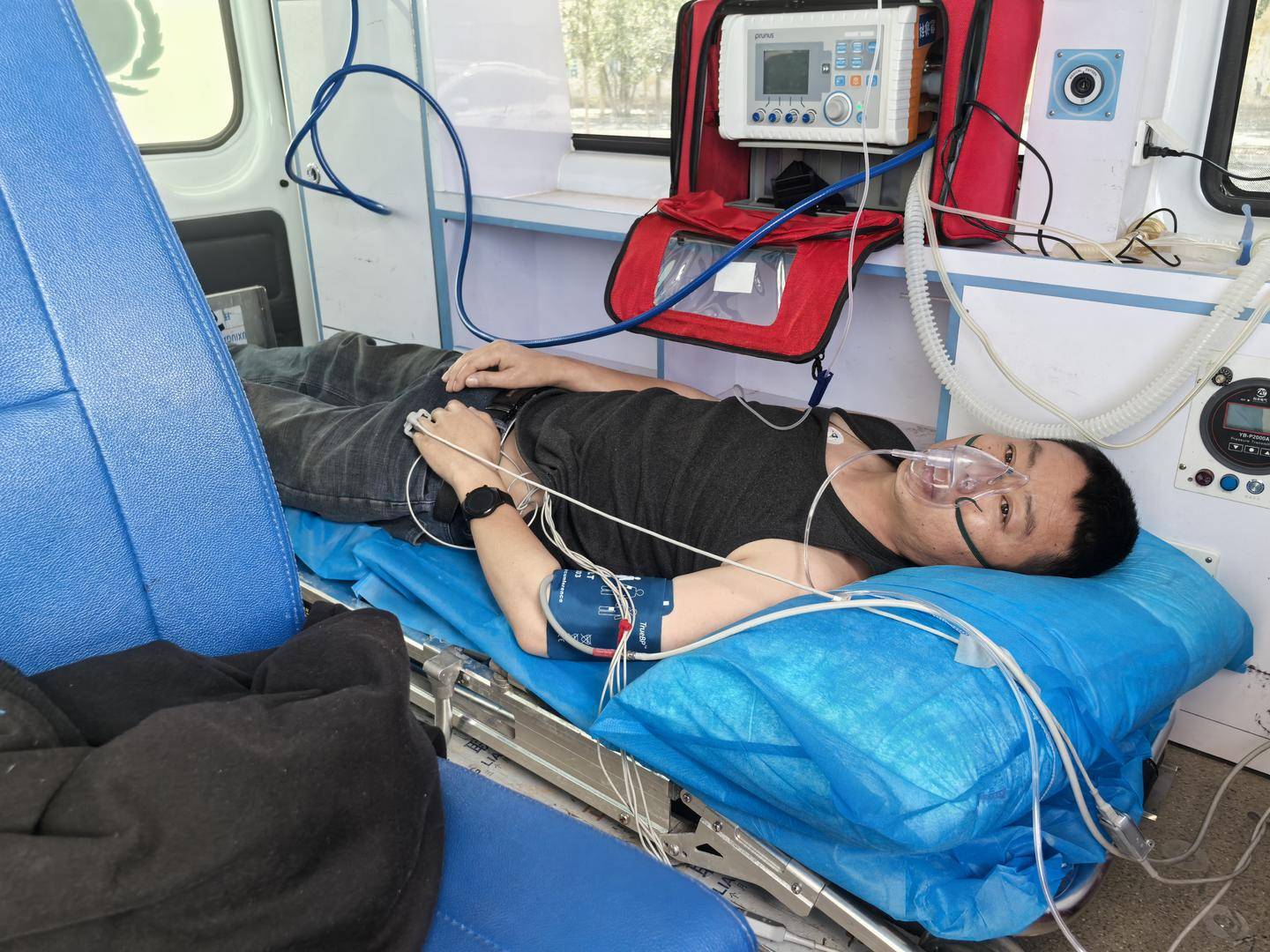 皇冠信用網怎么租_青海一男子被罕见剧毒阿拉善蝮蛇咬伤皇冠信用網怎么租，因无血清一度想放弃治疗 警车开道转运700公里救命