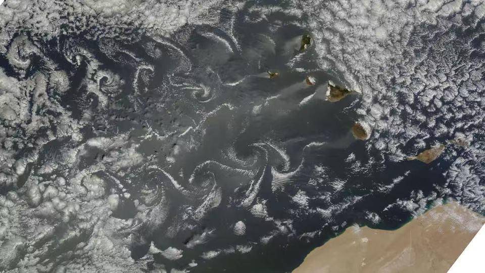 信用网皇冠申请注册_奇观信用网皇冠申请注册！印度洋无人岛上空出现10个神秘“黑暗空洞”