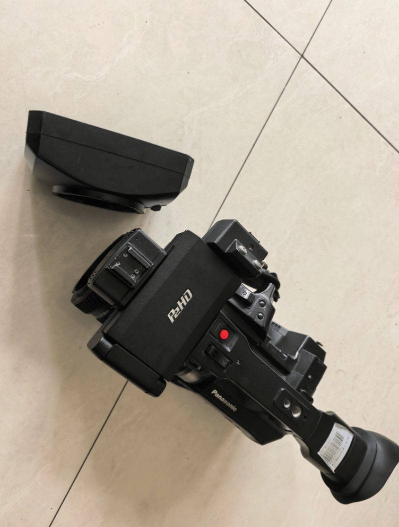 皇冠信用登1_愤怒皇冠信用登1！昆明电视台女记者采访时被打 摄像机遭损坏