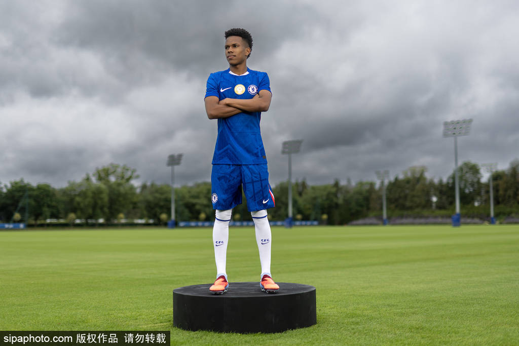 皇冠体育App下载_18岁120天皇冠体育App下载！埃斯特旺成切尔西队史英超送出助攻最年轻球员背后的故事与战术解析