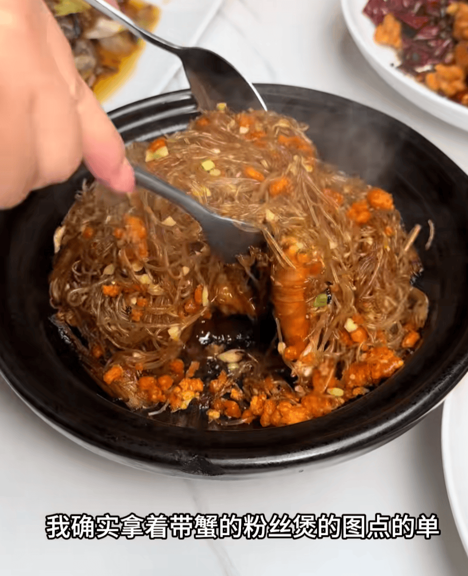 皇冠信用網代理_上海一女子点了个88元的菜皇冠信用網代理，结账变358元！餐厅称服务员是新来的，食材是临时叫的外卖……