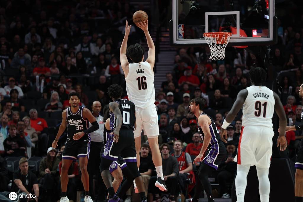 皇冠信用網哪里申请_季前赛-杨瀚森16+4+3帽拉文19分 开拓者险胜国王