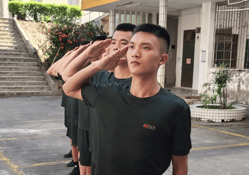 皇冠信用网开户_牛！退役半个月皇冠信用网开户，他第三次入伍！