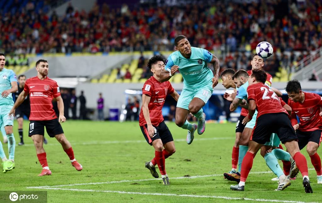 皇冠信用登2代理_替补出战全场1射正皇冠信用登2代理！亚冠-胡荷韬伤退 成都0-2不敌柔佛