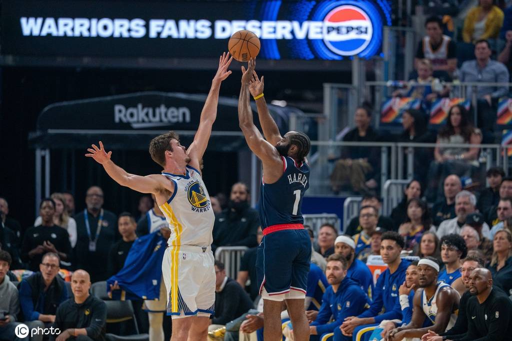 皇冠信用网址_库里19+8哈登下半场0分 勇士轻取快船两连胜