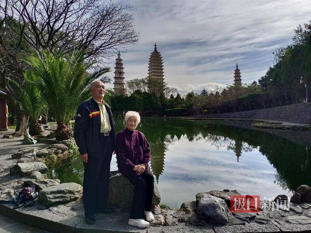 皇冠信用网怎么申请_90岁老人自驾23年游遍全国