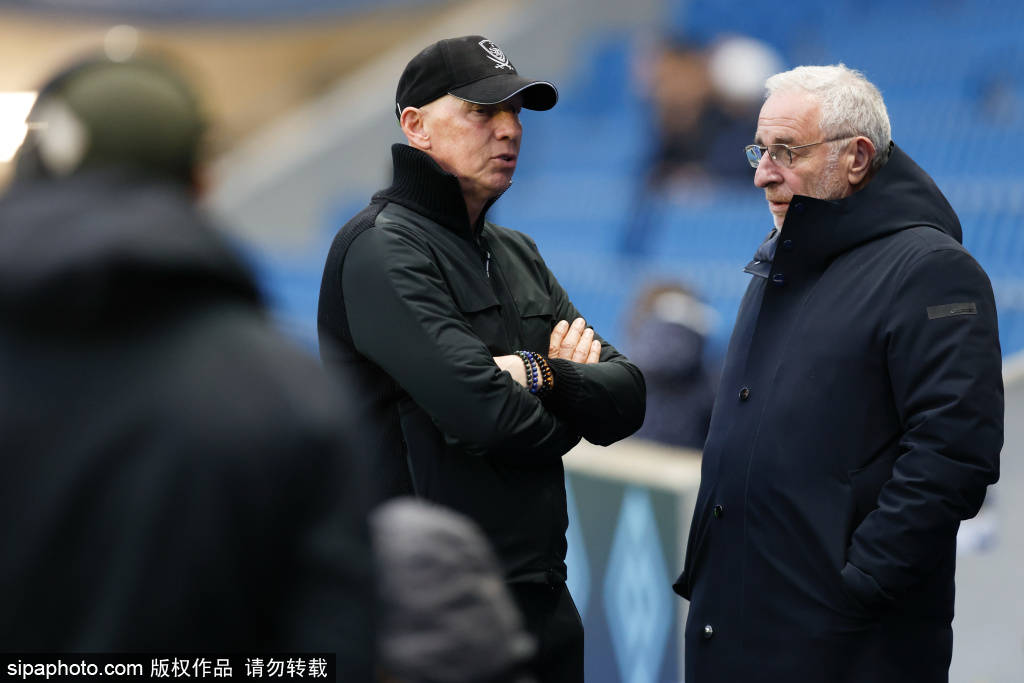 皇冠信用網代理登3_心系球队！王燊超世界波破门时皇冠信用網代理登3，镜头拍到武磊在看台观战比赛