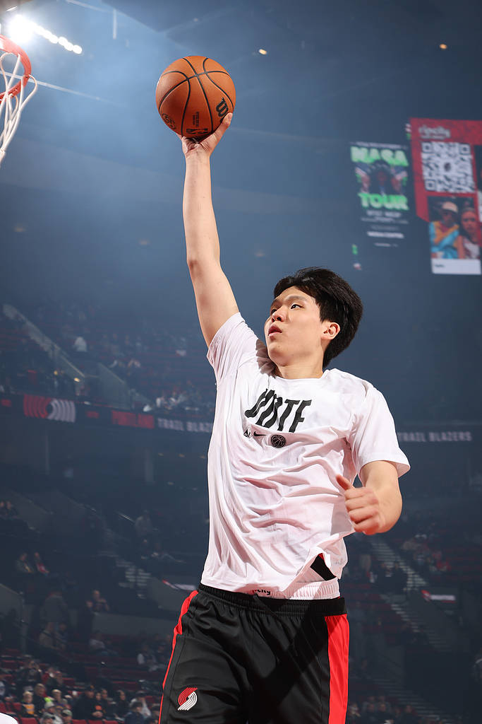 皇冠信用網去哪里弄_杨瀚森未登场艾顿29+10 湖人BIG3全歇击败开拓者