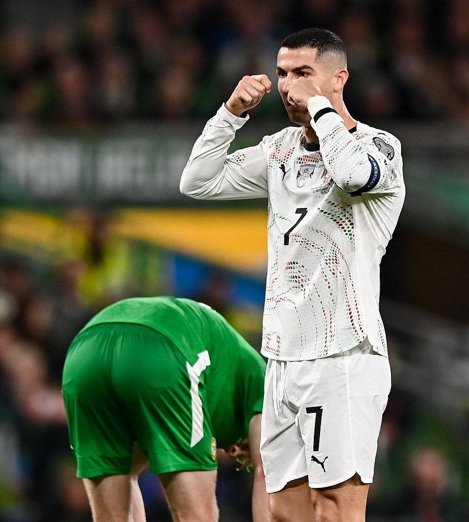 皇冠信用网登2代理_世预赛-C罗肘击染红帕洛特双响 葡萄牙0-2无缘提前晋级