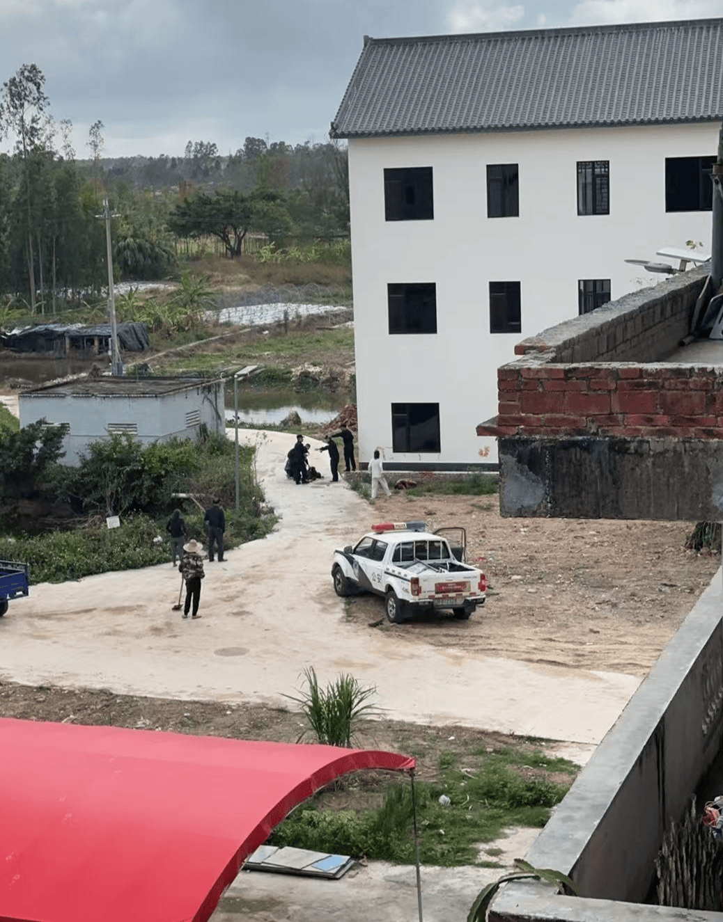 皇冠信用网登2代理_男子借宿同学家皇冠信用网登2代理，隔日持刀行凶致1死1重伤 死者妹妹：他作案前还主动让大哥陪做胃镜