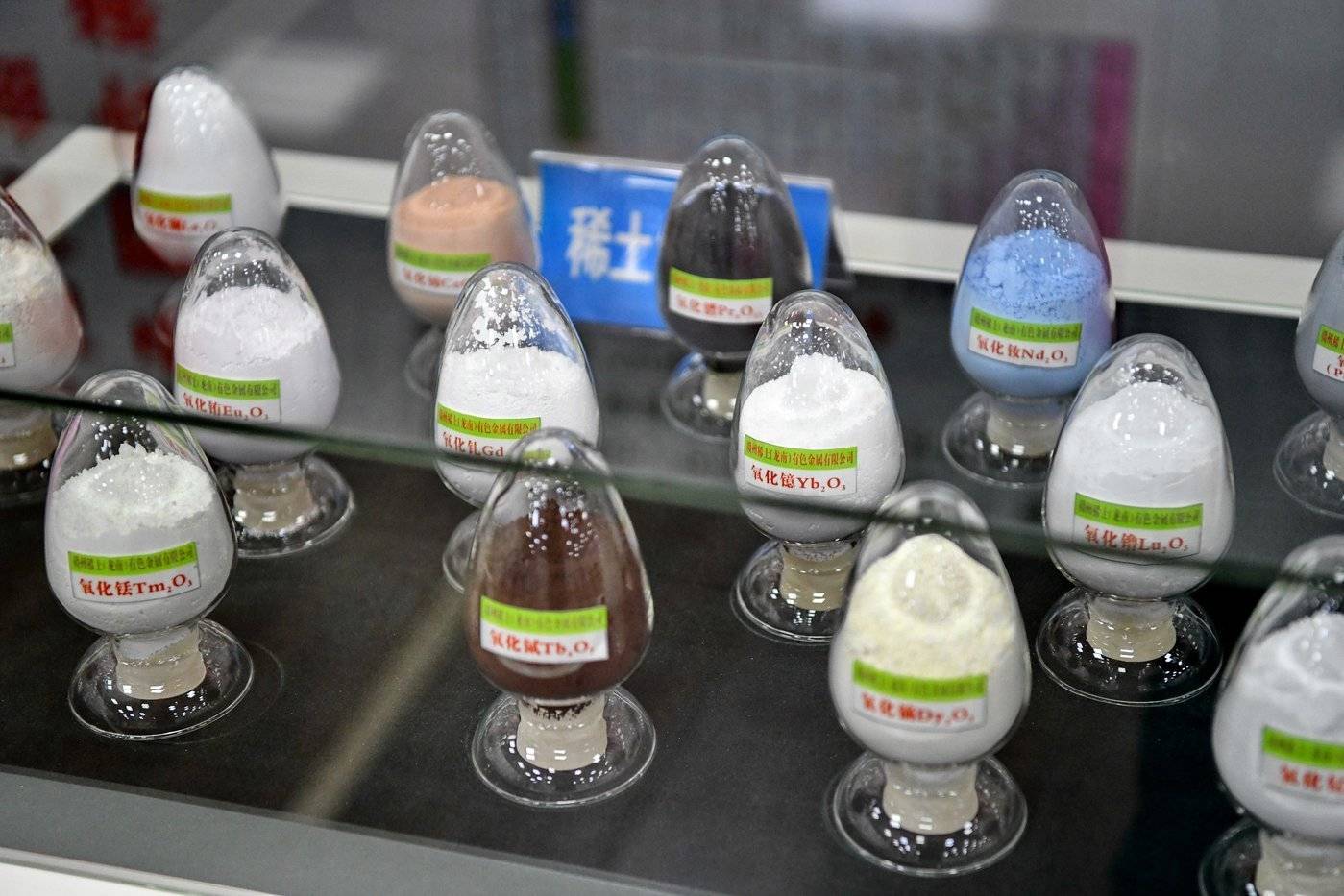 皇冠信用网最新地址_太嚣张了！贝森特称11月底前与中方签稀土协议皇冠信用网最新地址，威胁再变卦要报复