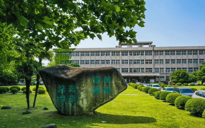 如何申请到皇冠信用网_骗子怎么成了首席科学家如何申请到皇冠信用网，大学通报不能语焉不详 | 新京报快评