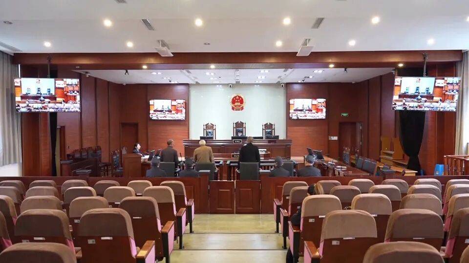 皇冠信用網出租_因妻子没带包子回家皇冠信用網出租，浙江一男子怒把30斤行李箱从6楼扔下，还称“砸到人了我就负责，没砸到就没事”，目前该男子已被刑拘