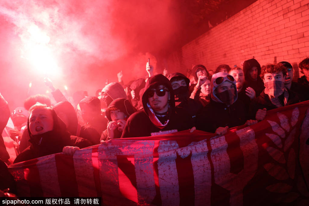 信用平台出租_阿森纳球迷的嘲讽之声：拜仁信用平台出租，你们是在假装热刺吗？