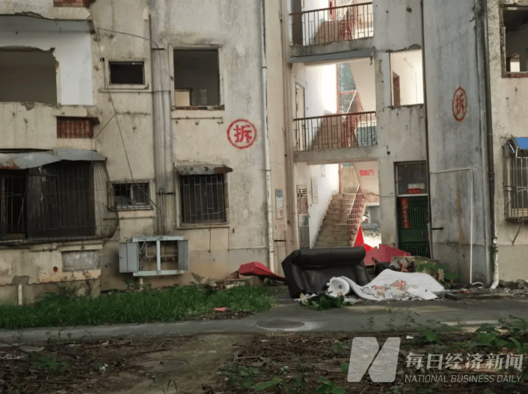 皇冠体育App下载_搬走数年后皇冠体育App下载，有业主搬回30年的老房子，深圳罗湖布心花园旧改走向何方？