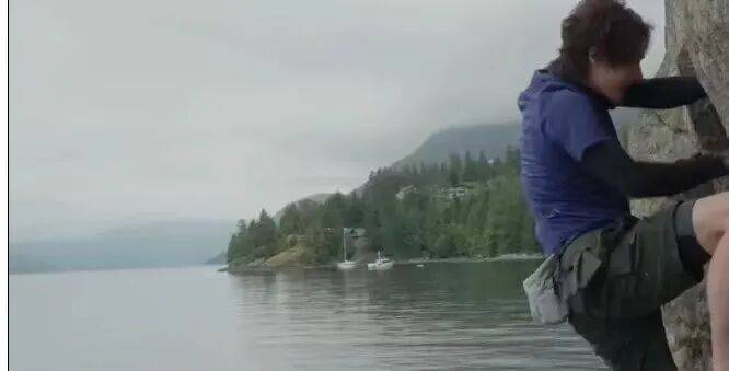 世界杯几年一次_王一博无保护措施徒手攀岩坠海世界杯几年一次，中国探险协会：系“深水抱石”，有专业安全团队陪同