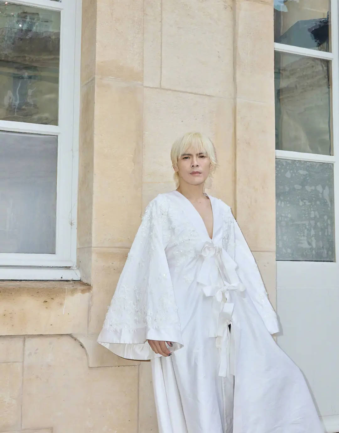 香港皇冠体育_向华强回应向佐哭诉娱乐圈很恐怖：40岁还是年轻、单纯