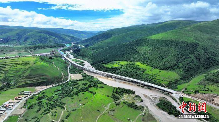 五大联赛踢几轮_四川：久马高速再通87.5公里 成都4小时直达红原大草原
