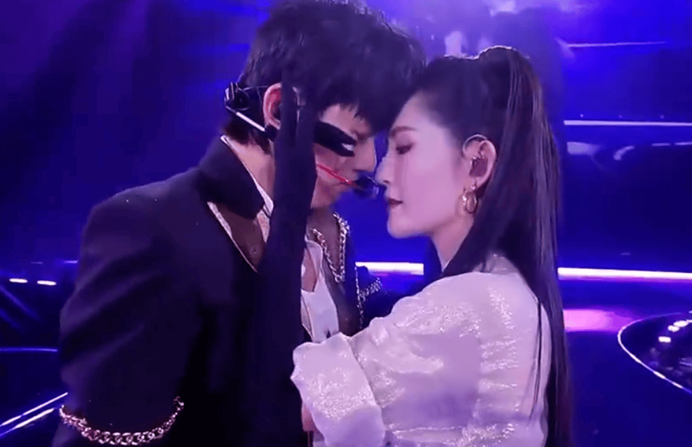 皇冠电竞足球_张杰再回应和谢娜双人舞争议皇冠电竞足球！现场表白老婆：谢谢我最爱的太阳女神娜娜