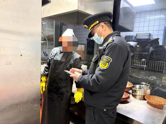 皇冠信用网在线开户_闵行夜查皇冠信用网在线开户！上海禁令下仍有商家自制售卖生腌