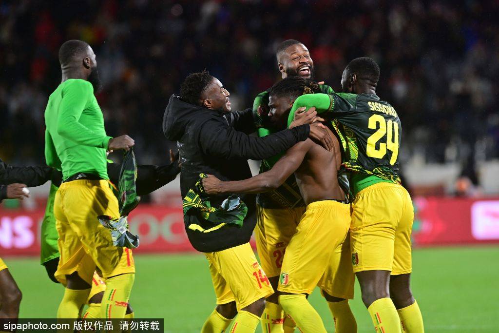 皇冠信用网如何开户_2-1！U23亚洲杯首场逆袭出炉皇冠信用网如何开户，国足对决伊拉克倒计时，战术阵型曝光