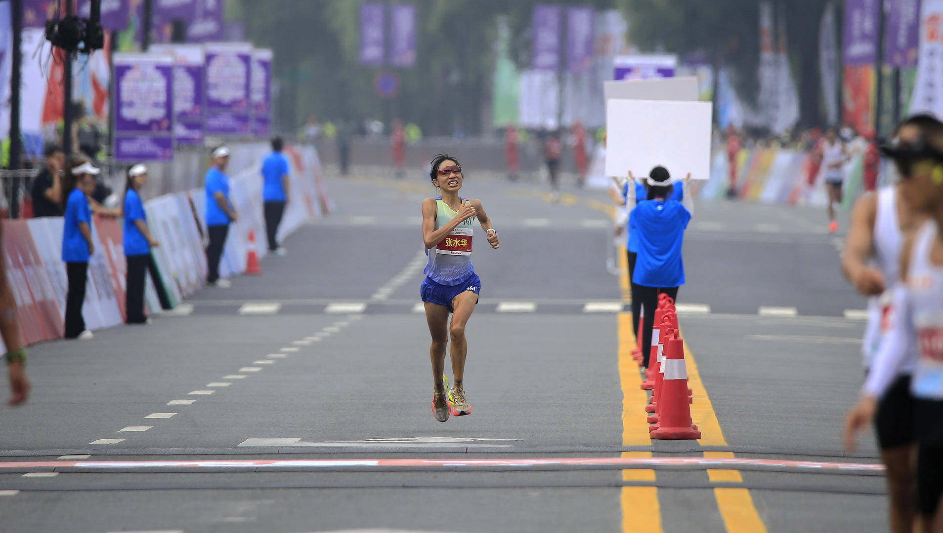 皇冠信用网平台_离职后的张水华皇冠信用网平台，撕掉旧标签：不让我跑步，我做不到丨在场