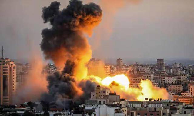 皇冠信用网账号申请 _一面黑色哀悼旗升起皇冠信用网账号申请 ，伊朗首个盟友参战，向以色列发射导弹，特朗普被坑惨了