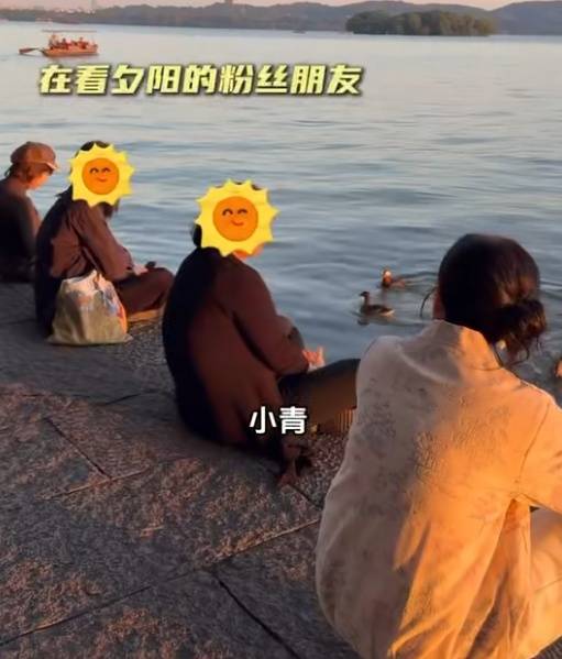 皇冠信用盘登123出租 _知名女演员在杭州坐公交：又回到熟悉的地方皇冠信用盘登123出租 ，网友：我的童年回忆啊