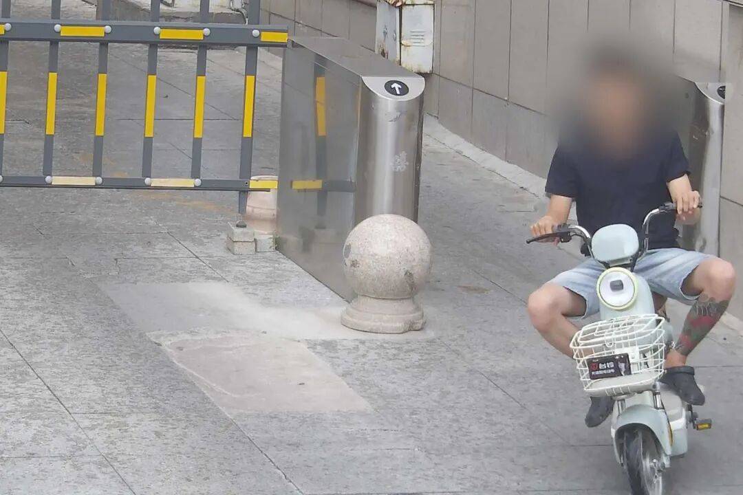 英格兰联赛杯
_一个人一套工具英格兰联赛杯
,男子3个月差点“搬空”一家酒店:40多台电视、50多台空调内机、10多台外机