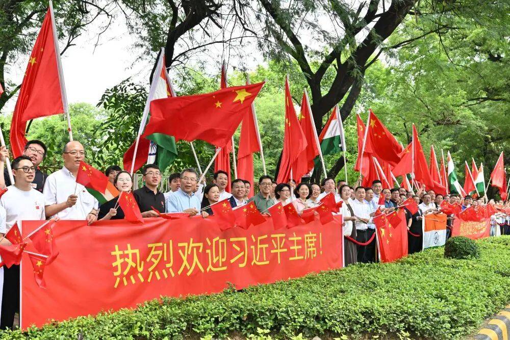 皇冠信用网结算日_习近平抵达新德里皇冠信用网结算日，高清大图来了！