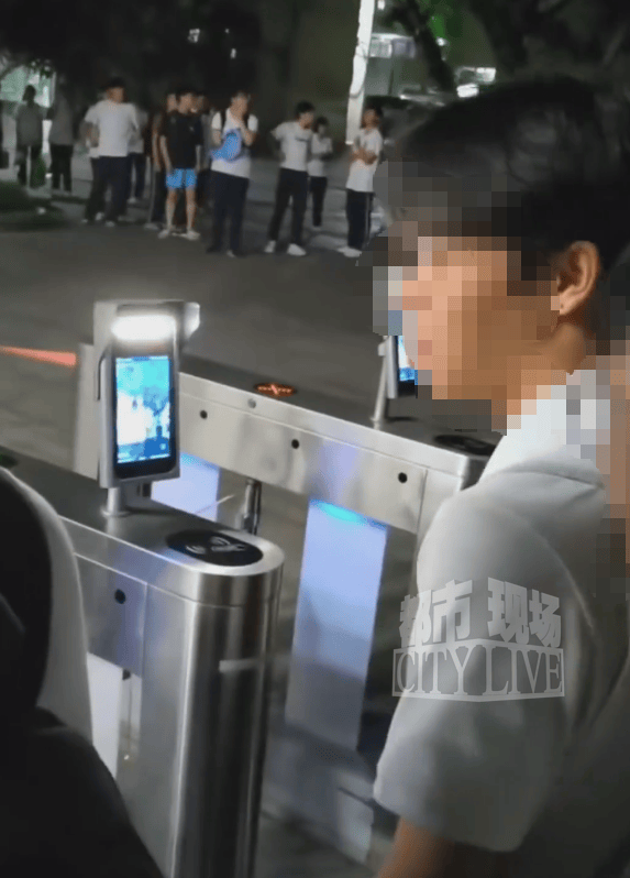 皇冠代理申請
_“广西梧州一中学老师阻止学生离校皇冠代理申請
,并在校门口破口大骂”,校方通报:情况属实