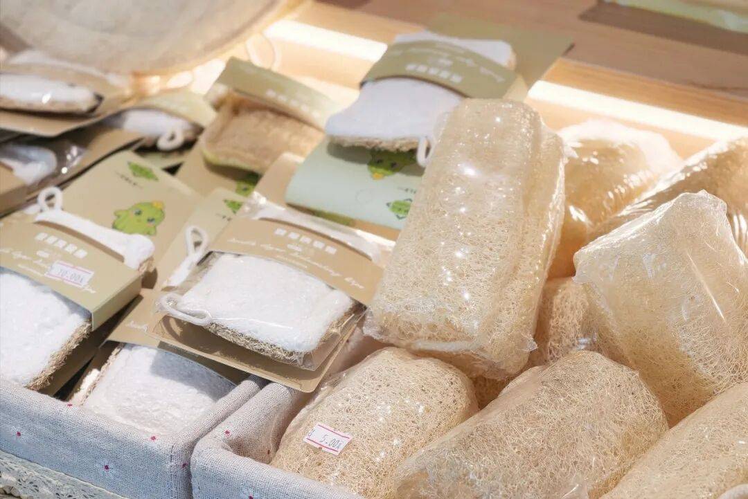 世界杯官网入口
_客户一次要60万根世界杯官网入口
,她以为听错了……河南姑娘把“刷锅神器”做成行业“头部”,100多款产品卖进50多个国家